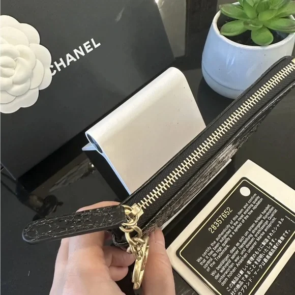 🖤RARE🖤 Chanel CC Calfskin Crocodile Embossed Cosmetic Case Pouch Black G… - Picture 6 of 13